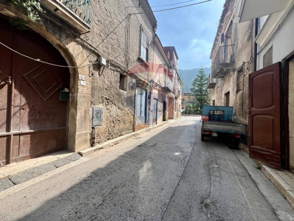 casa indipendente in vendita a San Felice a Cancello in zona Cancello