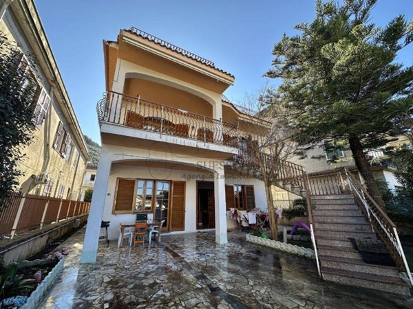 casa indipendente in vendita a San Felice a Cancello