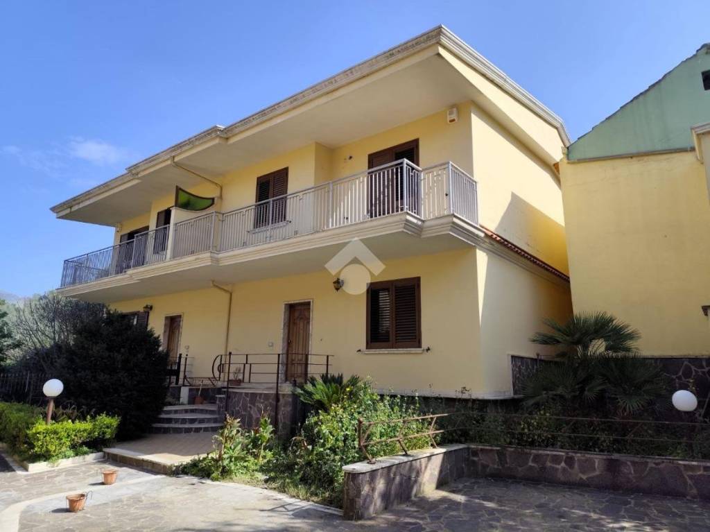 casa indipendente in vendita a San Felice a Cancello in zona Cancello