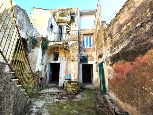 casa indipendente in vendita a San Felice a Cancello in zona Casazenca