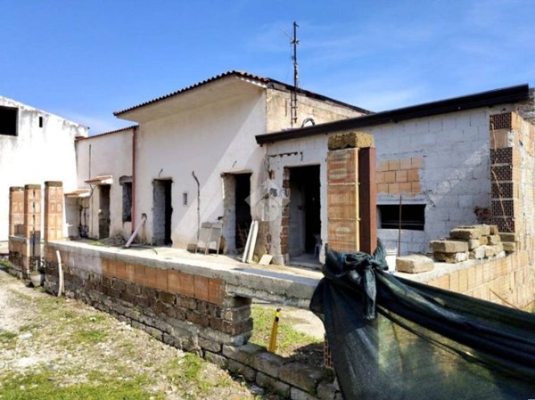 casa indipendente in vendita a San Felice a Cancello in zona Botteghino