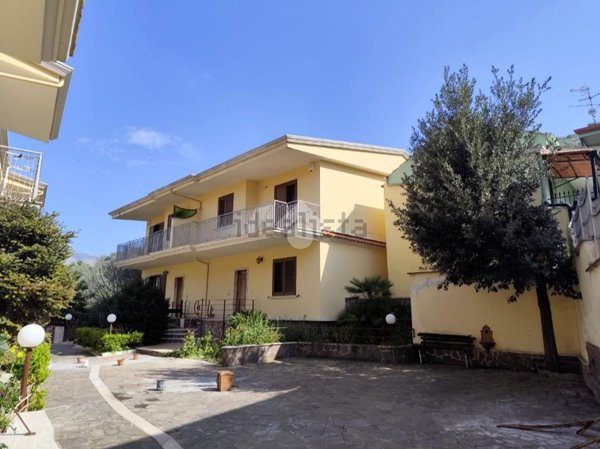 casa indipendente in vendita a San Felice a Cancello in zona Casazenca