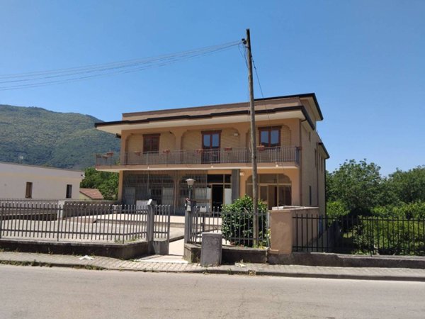 intera palazzina in vendita a San Felice a Cancello