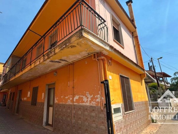intera palazzina in vendita a San Felice a Cancello in zona San Felice