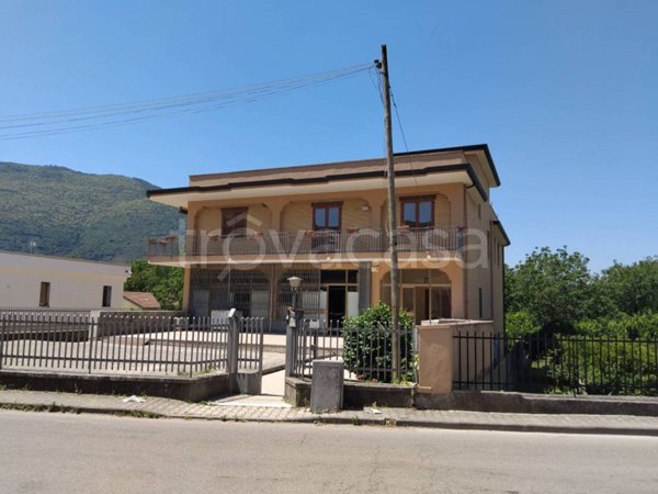 locale commerciale in vendita a San Felice a Cancello