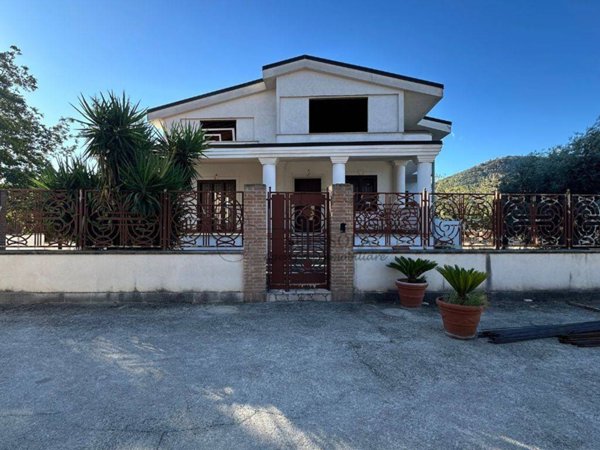 casa indipendente in vendita a San Felice a Cancello in zona Cancello