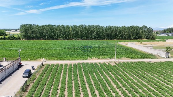 terreno edificabile in vendita a San Marcellino