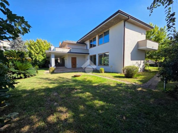 casa indipendente in vendita a San Marcellino