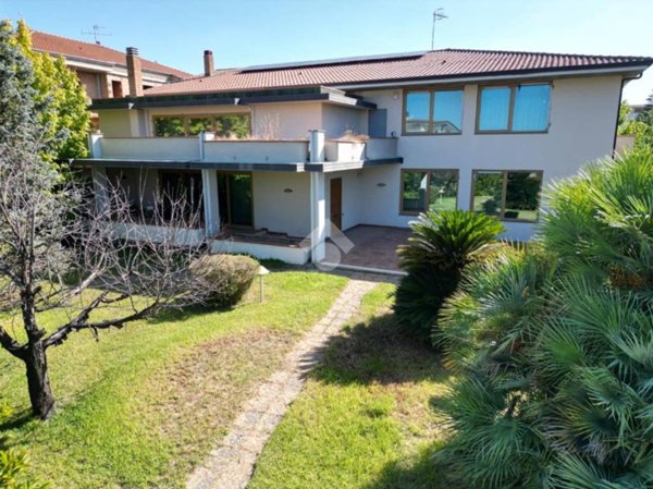 casa indipendente in vendita a San Marcellino