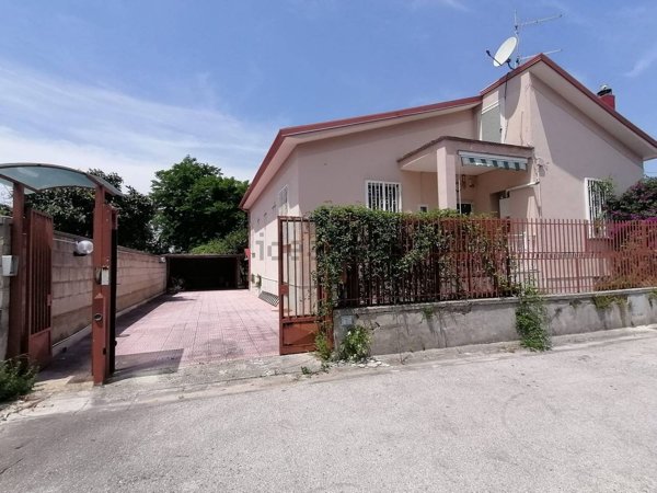 pentavano in vendita a San Nicola la Strada