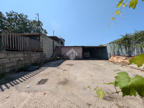 capannone in vendita a San Nicola la Strada