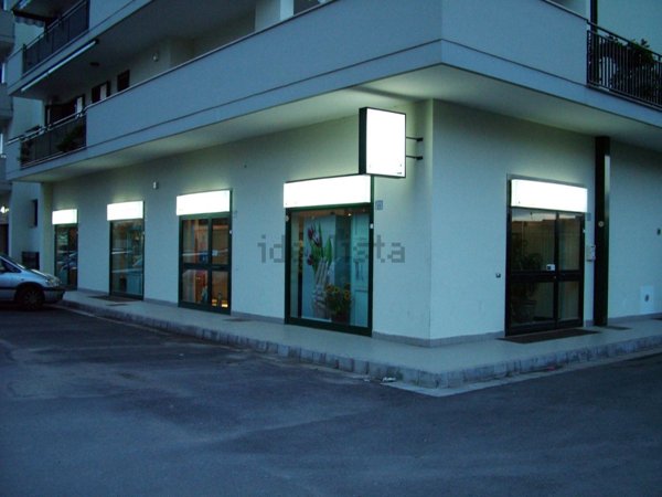 locale commerciale in vendita a San Nicola la Strada