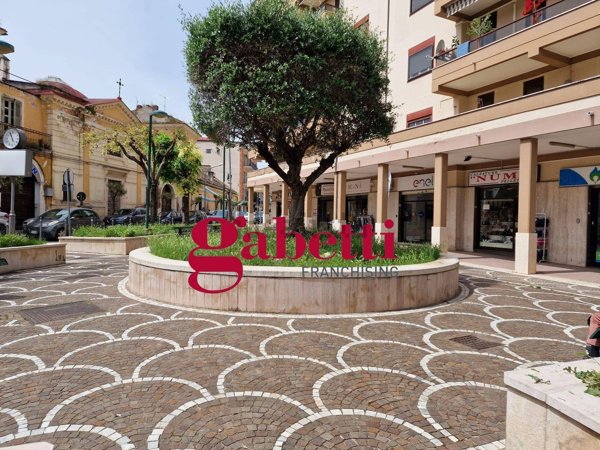 locale commerciale in vendita a San Nicola la Strada
