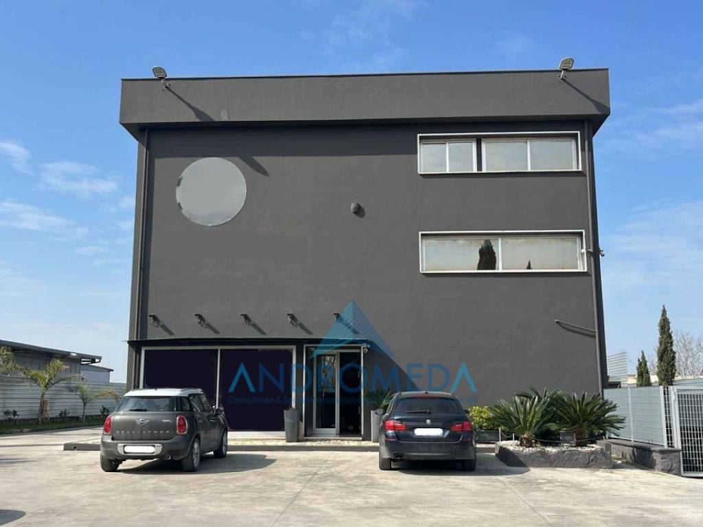 capannone in vendita a San Nicola la Strada