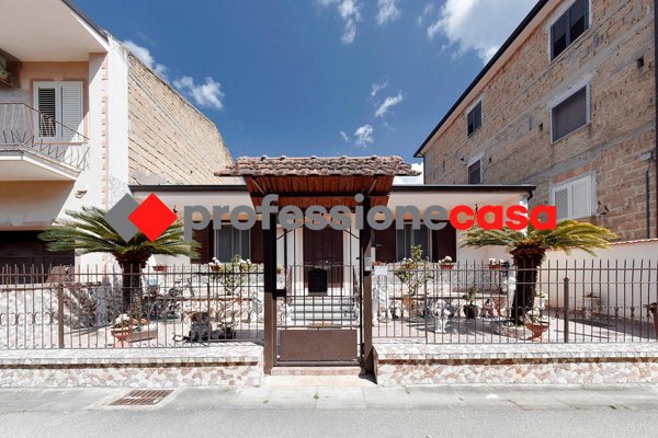 casa indipendente in vendita a San Nicola la Strada