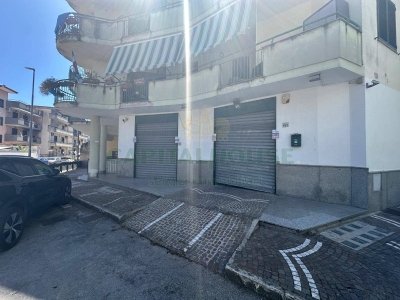 negozio in vendita a San Nicola la Strada