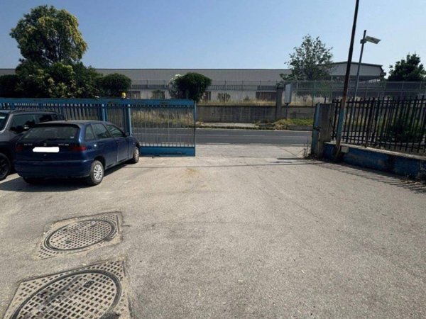 capannone in vendita a San Nicola la Strada