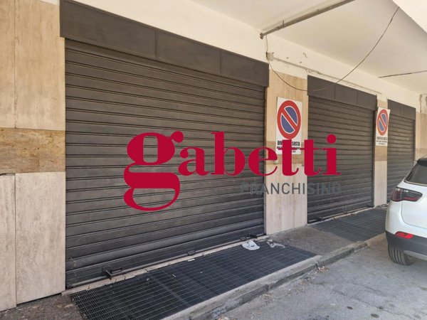 locale di sgombero in vendita a San Nicola la Strada