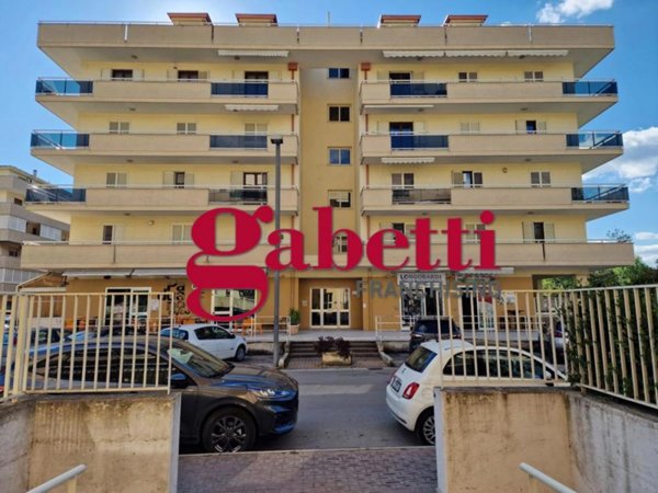 negozio in vendita a San Nicola la Strada