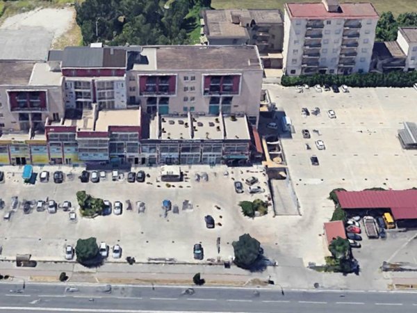 negozio in vendita a San Nicola la Strada