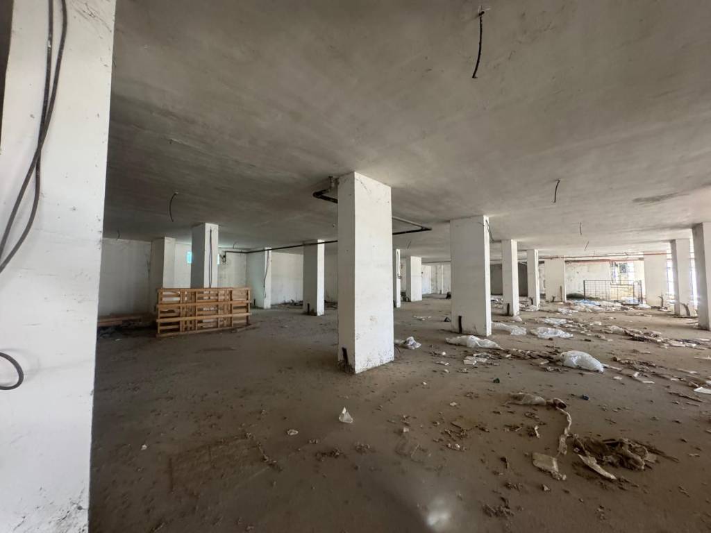 locale commerciale in vendita a San Nicola la Strada