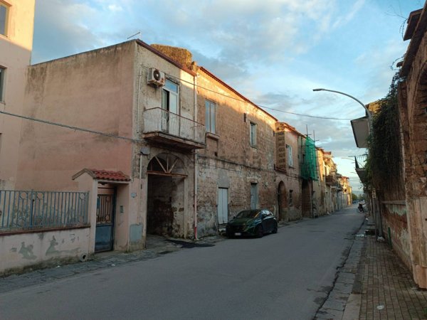 pentavano in vendita a San Nicola la Strada