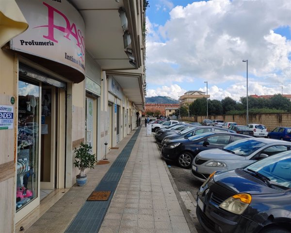 negozio in vendita a San Nicola la Strada