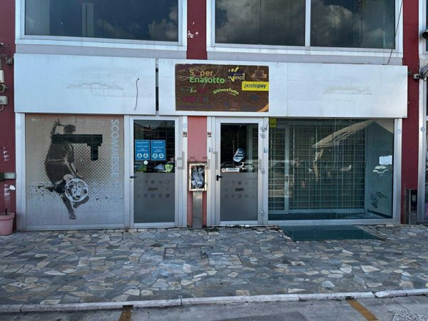 locale commerciale in vendita a San Nicola la Strada