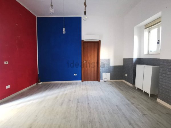 locale commerciale in vendita a San Nicola la Strada