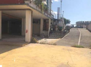 locale di sgombero in vendita a San Nicola la Strada