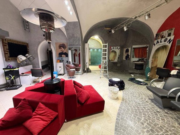 locale commerciale in vendita a San Nicola la Strada