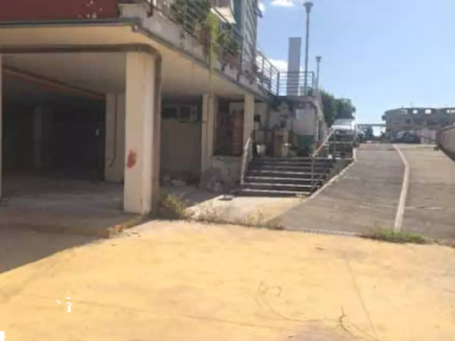 locale di sgombero in vendita a San Nicola la Strada