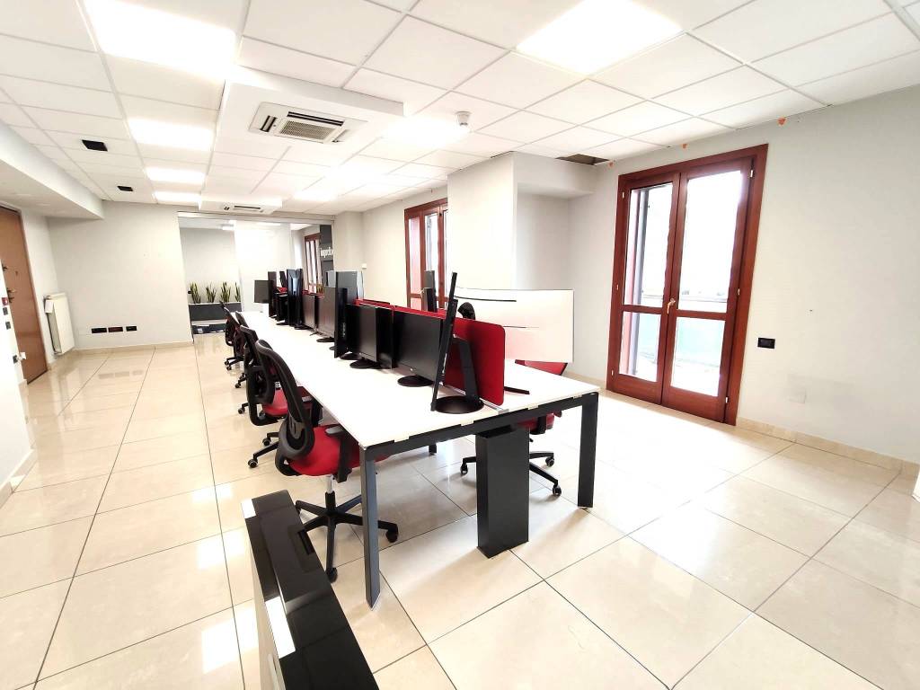 ufficio in vendita a San Nicola la Strada