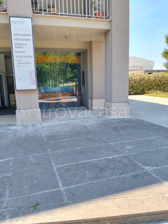 negozio in vendita a San Nicola la Strada