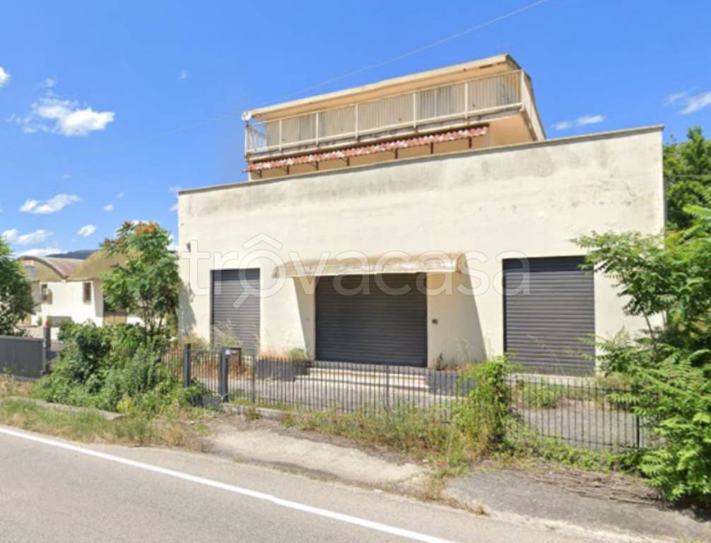 locale commerciale in vendita a San Pietro Infine