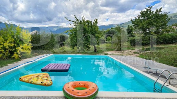 casa indipendente in vendita a San Potito Sannitico