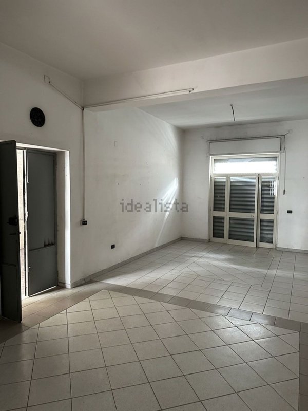 locale commerciale in vendita a San Prisco