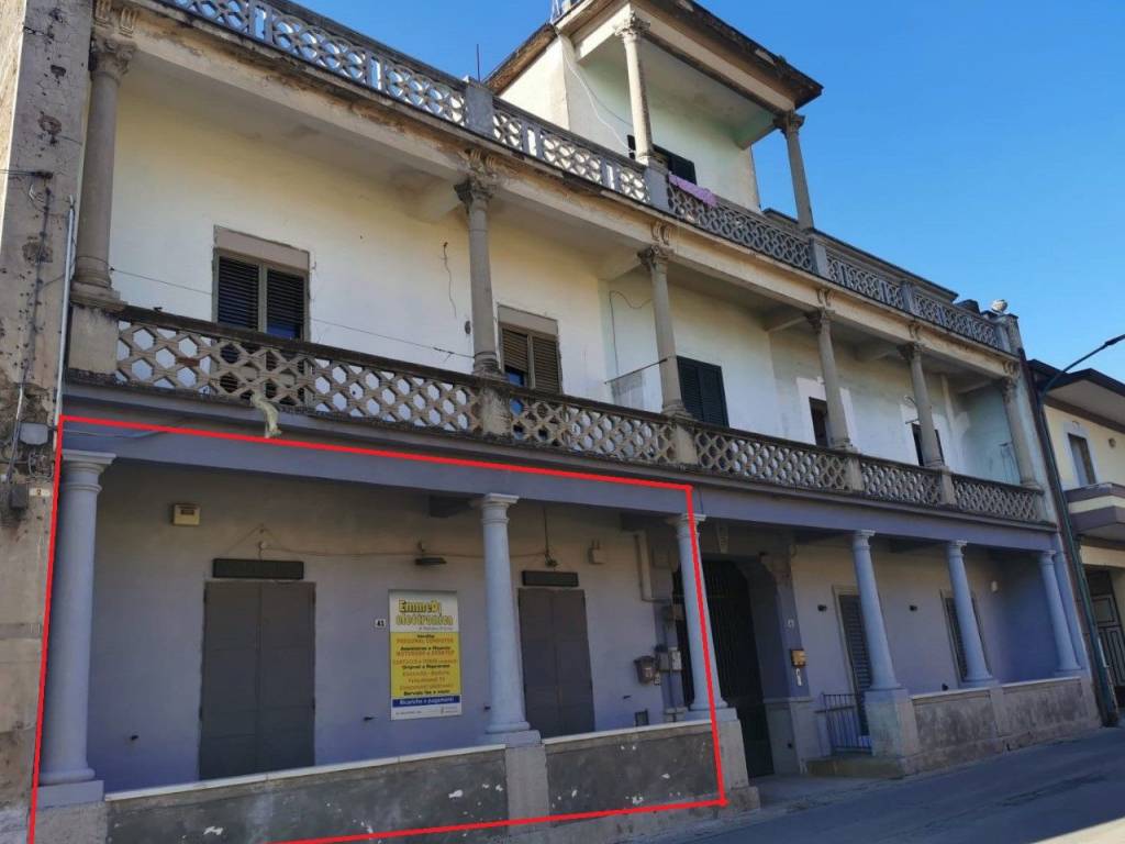 locale commerciale in vendita a San Prisco