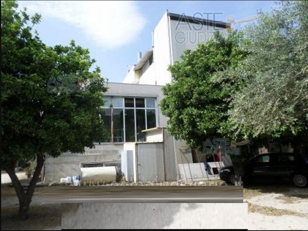 negozio in vendita a Santa Maria a Vico