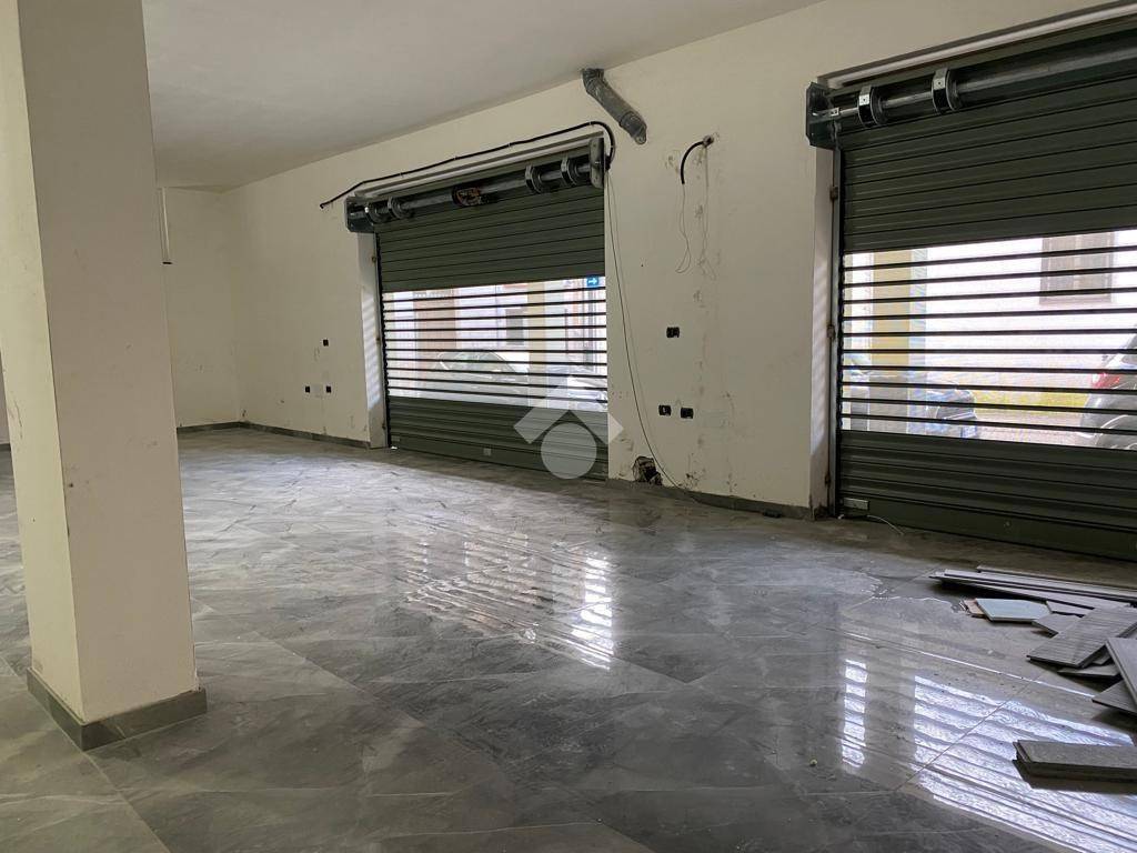 negozio in vendita a Santa Maria a Vico