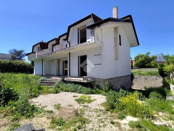 casa indipendente in vendita a Santa Maria a Vico