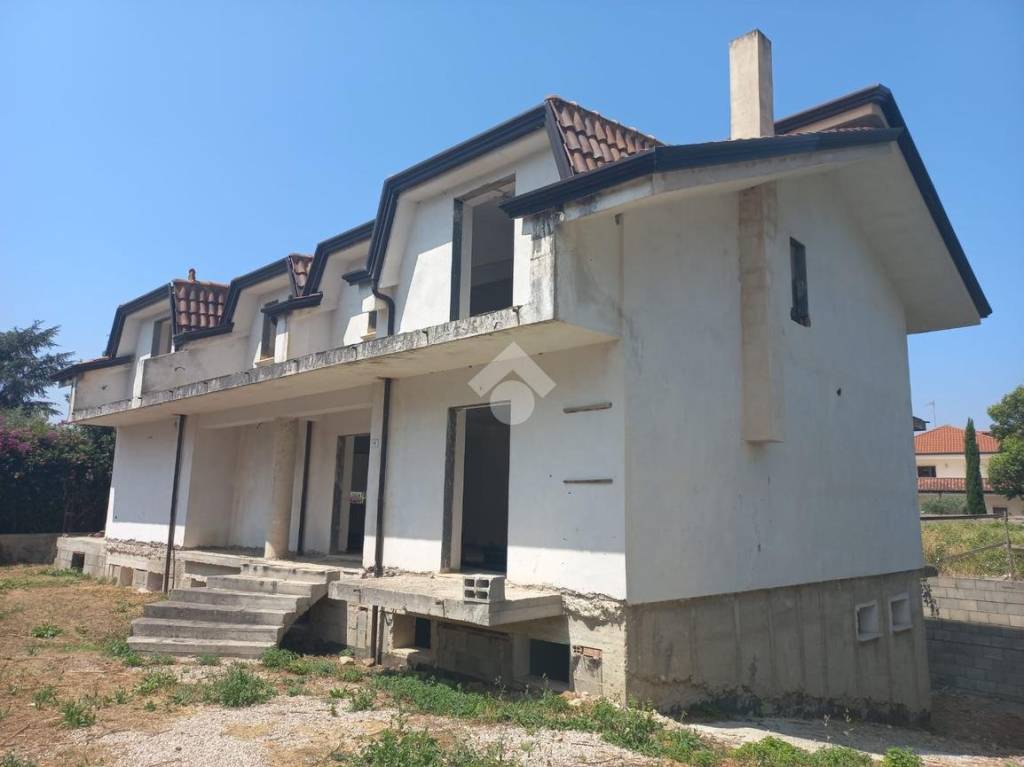 casa indipendente in vendita a Santa Maria a Vico