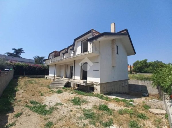 casa indipendente in vendita a Santa Maria a Vico