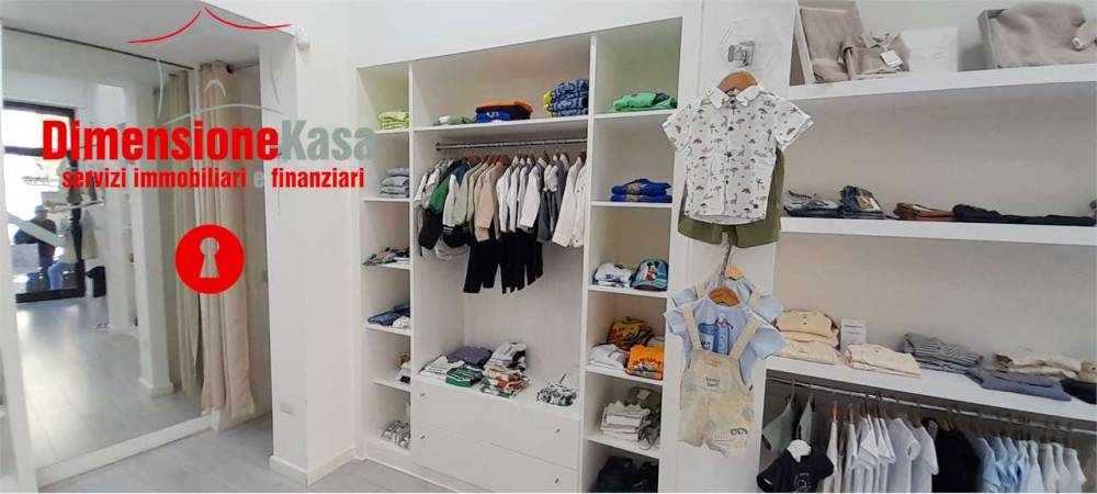 negozio in vendita a Santa Maria a Vico