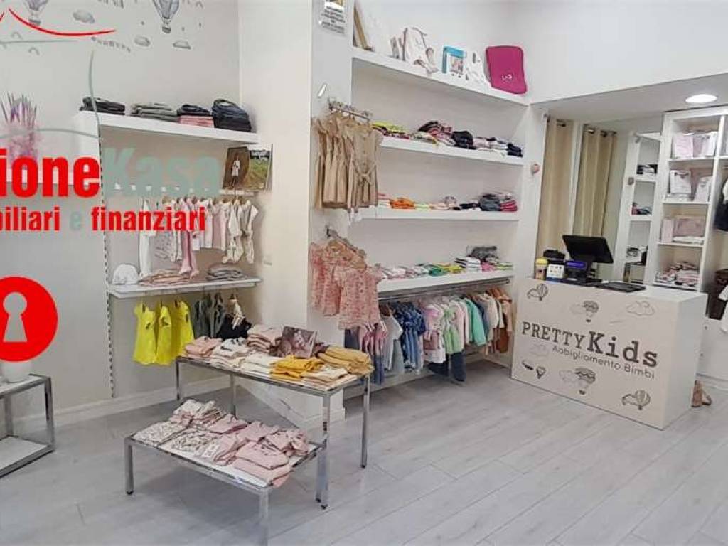 negozio in vendita a Santa Maria a Vico