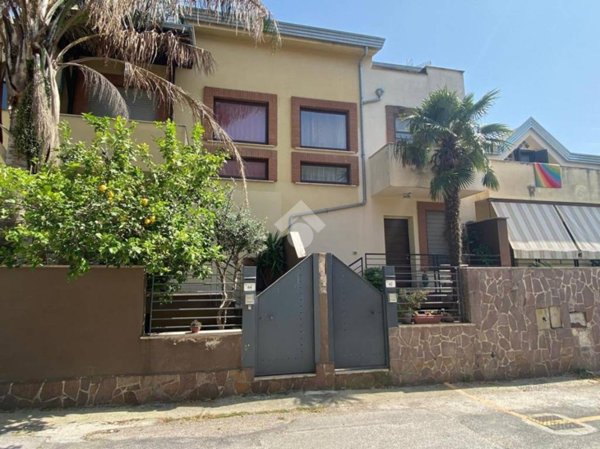 casa indipendente in vendita a Santa Maria a Vico