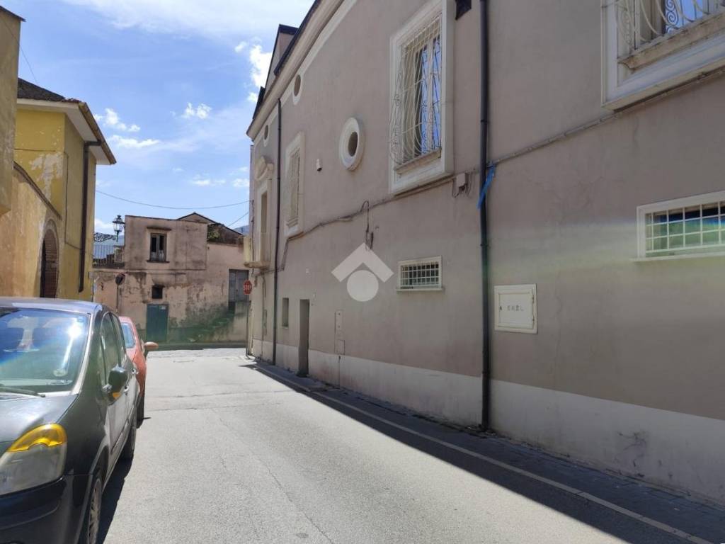 negozio in vendita a Santa Maria a Vico
