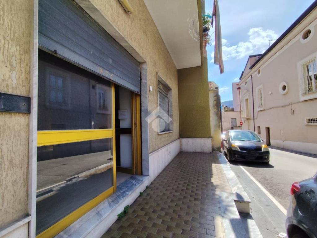 negozio in vendita a Santa Maria a Vico