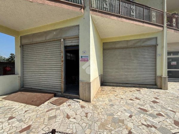 negozio in vendita a Santa Maria a Vico