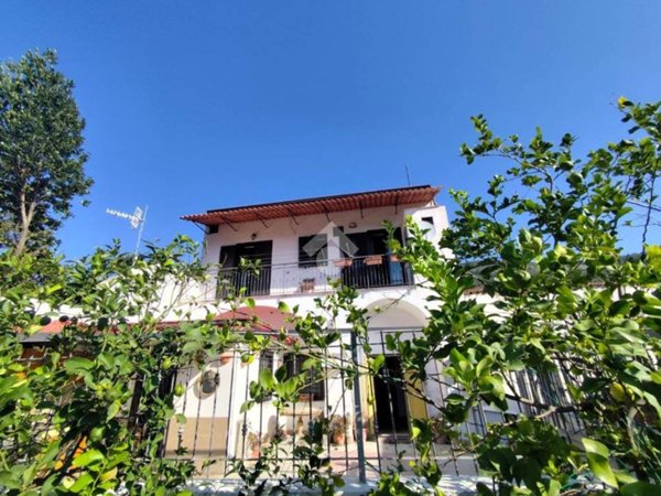 casa indipendente in vendita a Santa Maria a Vico